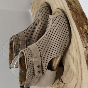 Earth Taupe Leather Open Toe Lazer Cut Pattern Booties, Size 7.5B